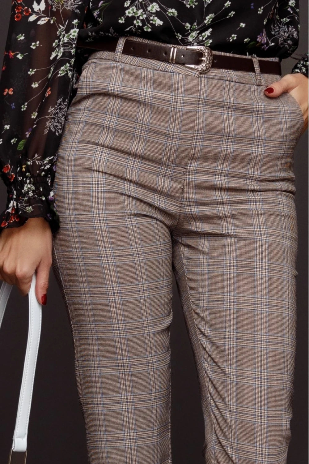 Pantaloni Aurelia bej cu carouri 2