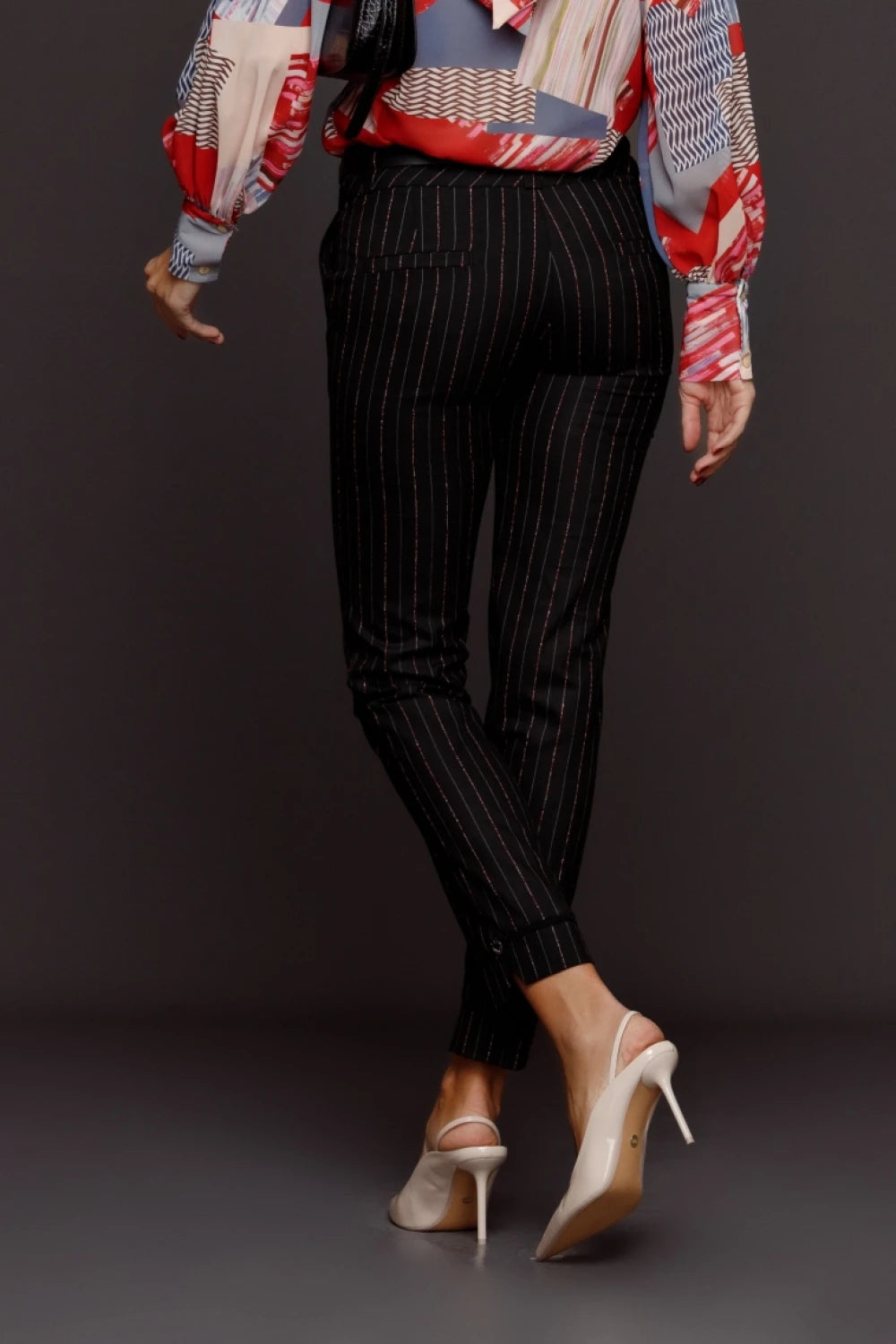 Pantaloni Aurora negri cu dungi 3