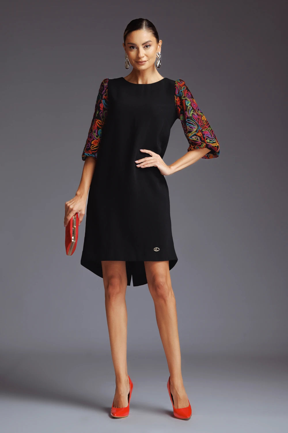 Rochie Beatriz neagra cu maneci brodate 2