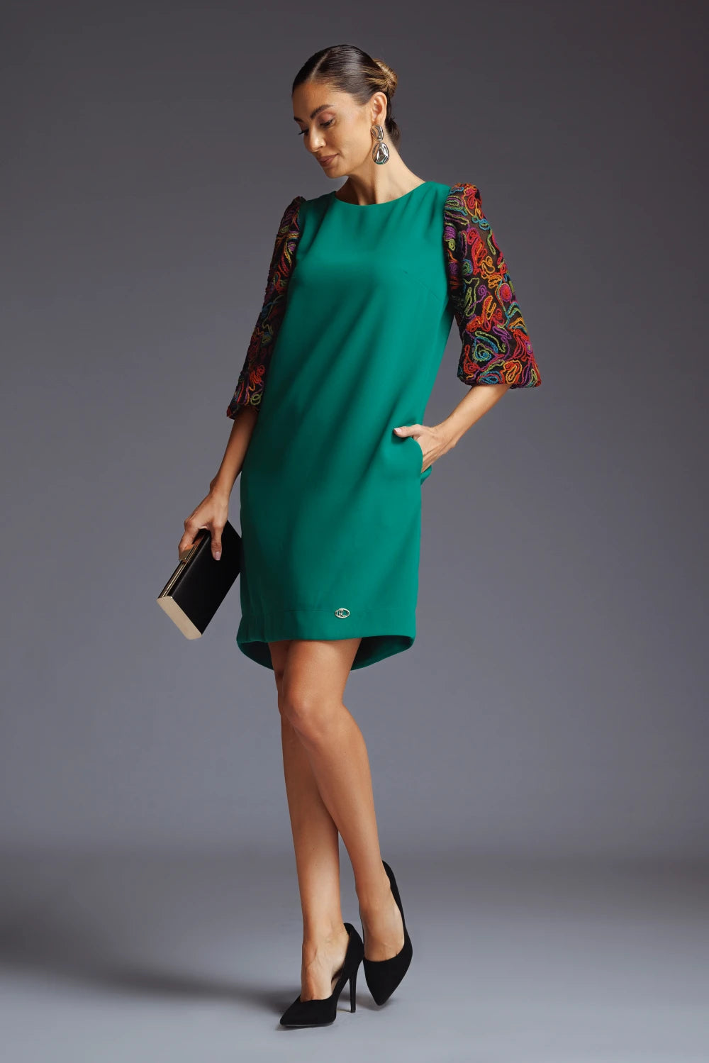 Rochie Beatriz verde cu maneci brodate 2