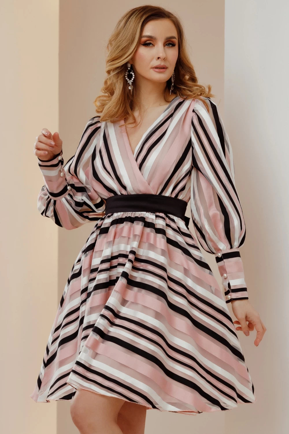 Rochie Bellona roz cu dungi albe si negre 2