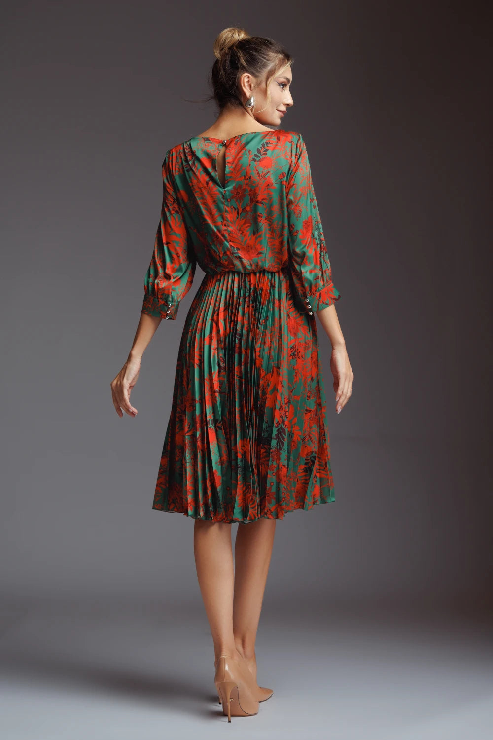 Rochie Hanna verde satinata cu imprimeu rosu 3