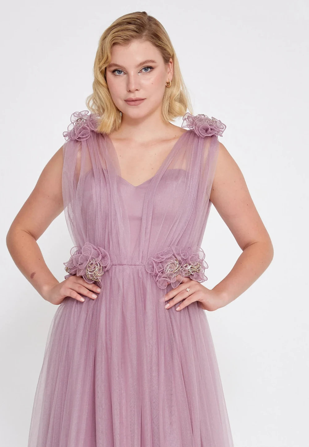 Rochie lungă Kira roz prăfuit din Tulle cu aplicații florale 3