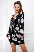 Rochie Ronia neagra cu buline argintii din catifea cu decolteu adanc si maneci bufante