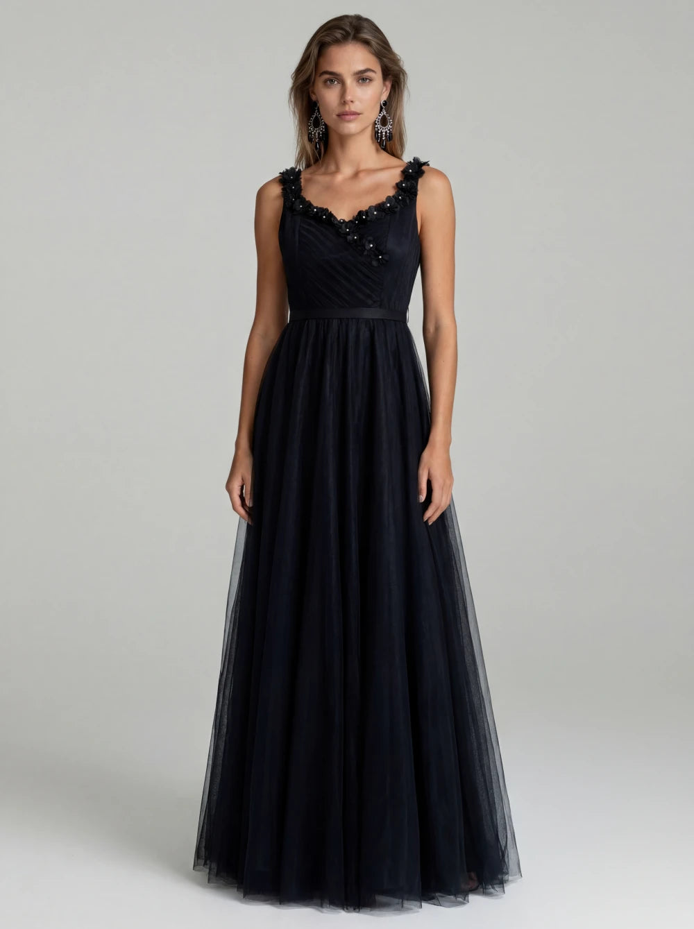 Rochie lungă elegantă neagra din tull cu aplicații florale – Sabina