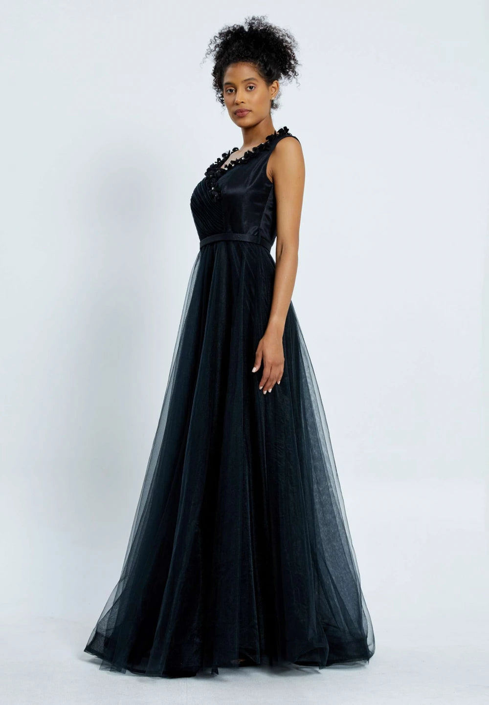 Rochie lungă elegantă neagra din tull cu aplicații florale – Sabina 4