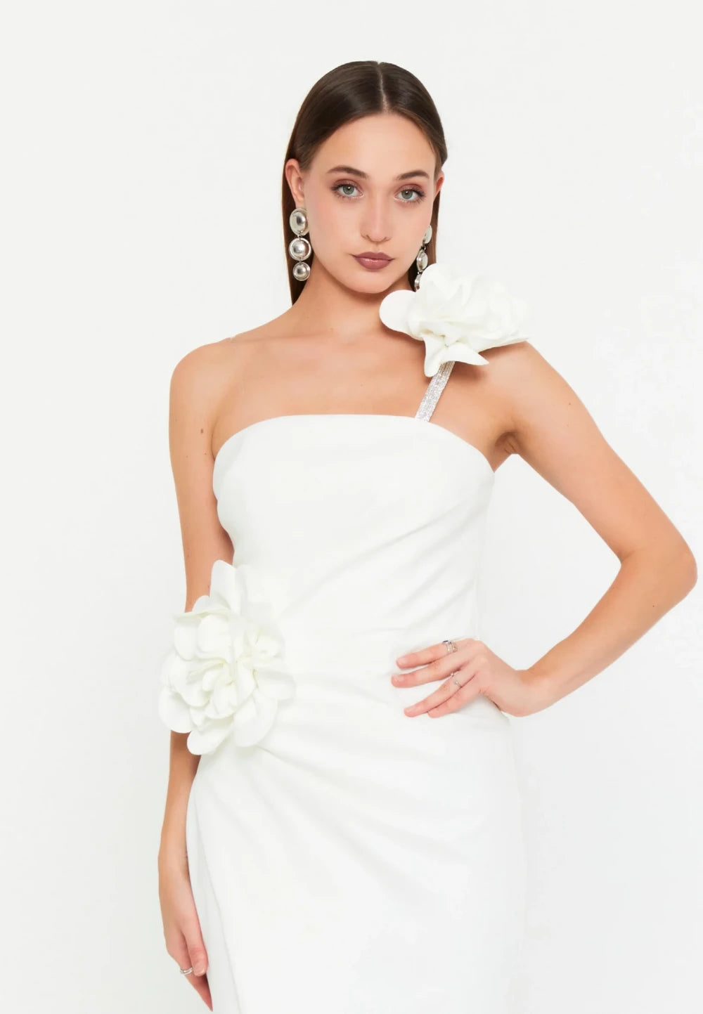 Rochie Desire albă lungă elegantă cu floare 3D 3